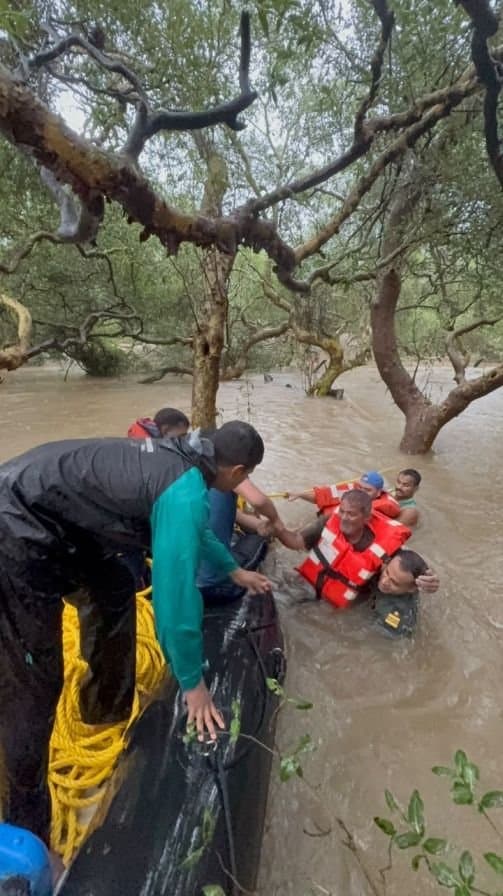 ಜಲಪ್ರಳಯ: ಗುಜರಾತ್, ದಮನ್ ಮತ್ತು ದಾದ್ರಾ ನಗರ ಹವೇಲಿಯಲ್ಲಿ 170 ಜನರನ್ನು ರಕ್ಷಿಸಲಾಗಿದೆ. ಭಾರತೀಯ ಕೋಸ್ಟ್ ಗಾರ್ಡ್ (ICG) ಕಾರ್ಯಾಚರಣೆ.